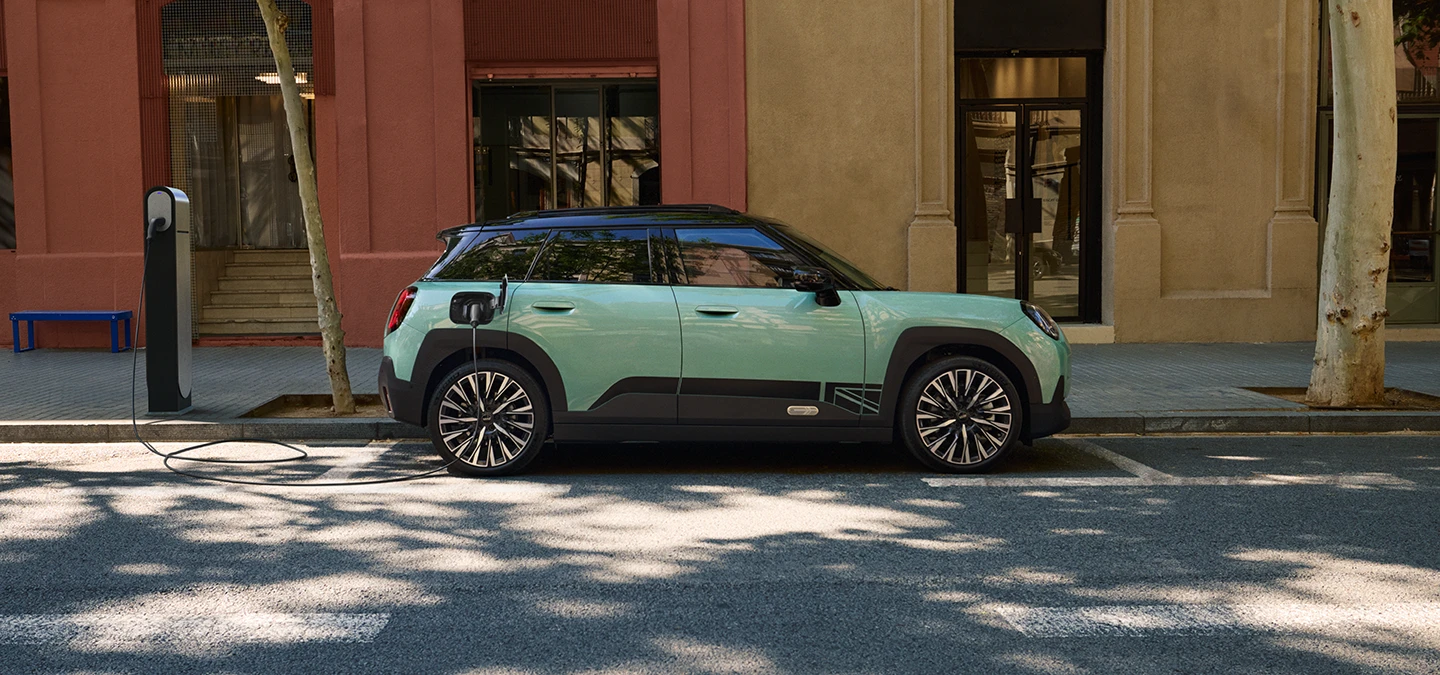 mini-J05-BEV-gallery-parking-wide
