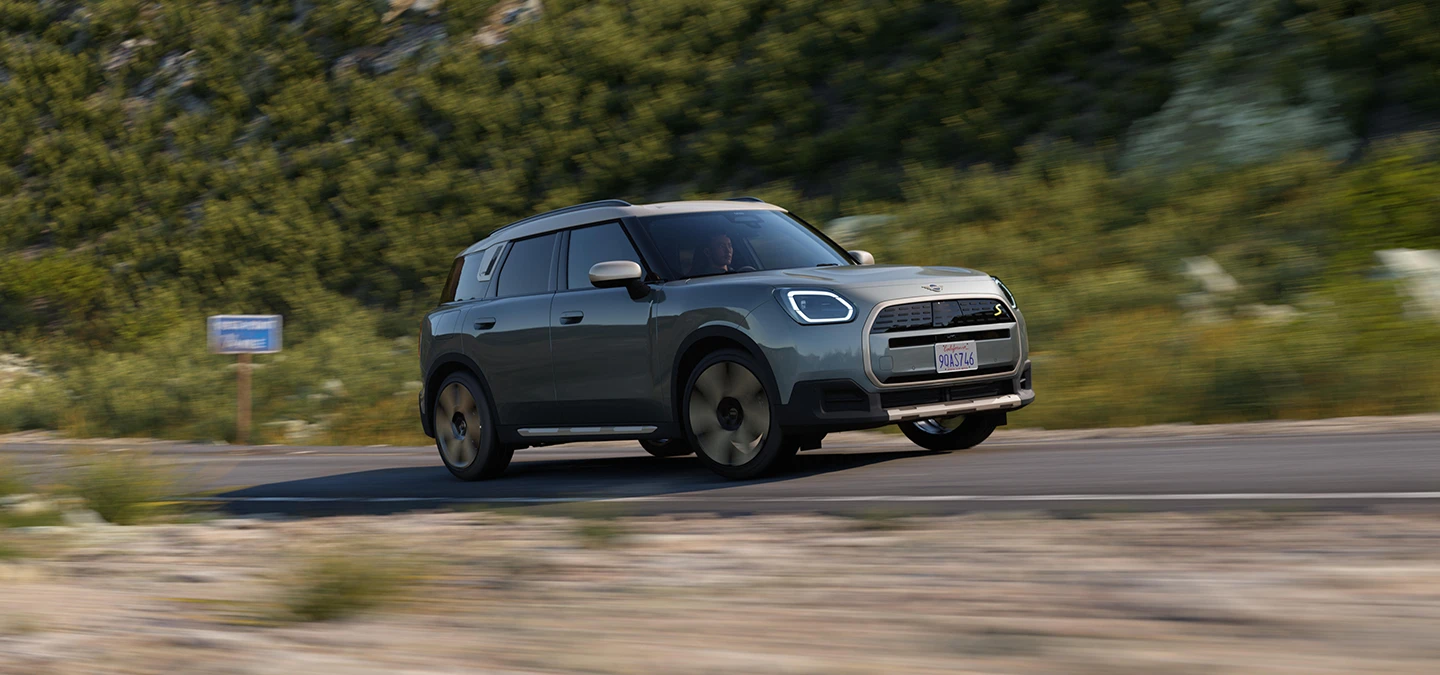 mini-U25-BEV-gallery-offroad-wide